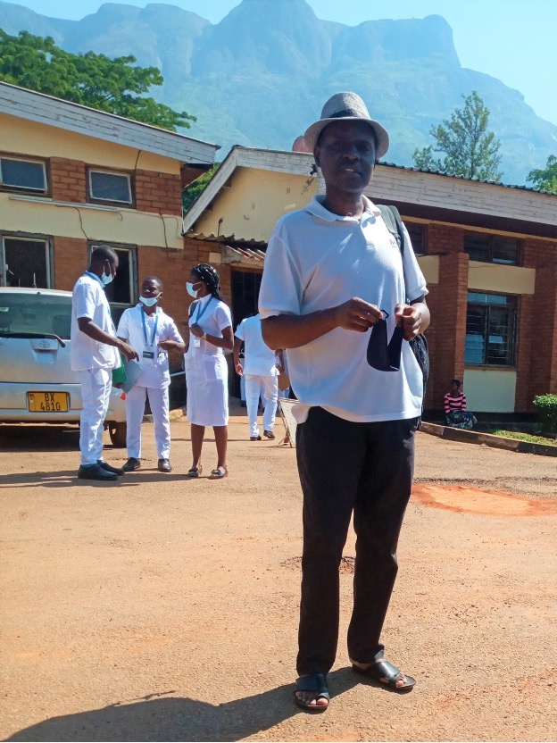 Image of FOWers fellow Paliani Chinguwo, PhD student at University of Witwatersrand, South Africa, doing fieldwork at Mulanje District Hospital in his home country of Malawi. 