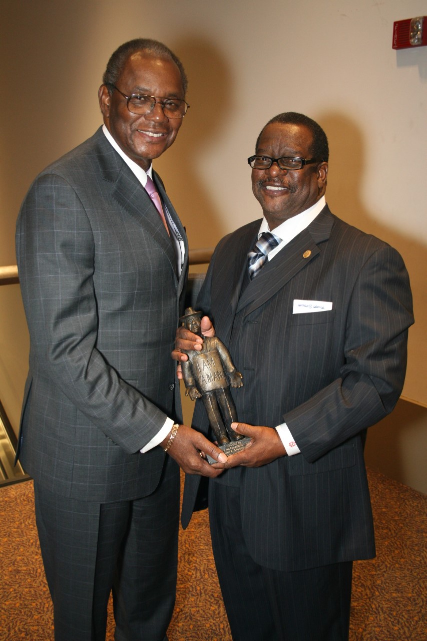 photo of William Lucy receiving an award